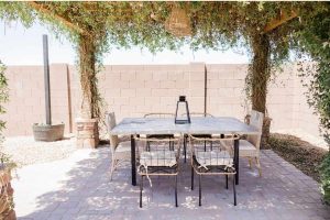 de que material estan hechas las mesas de exterior